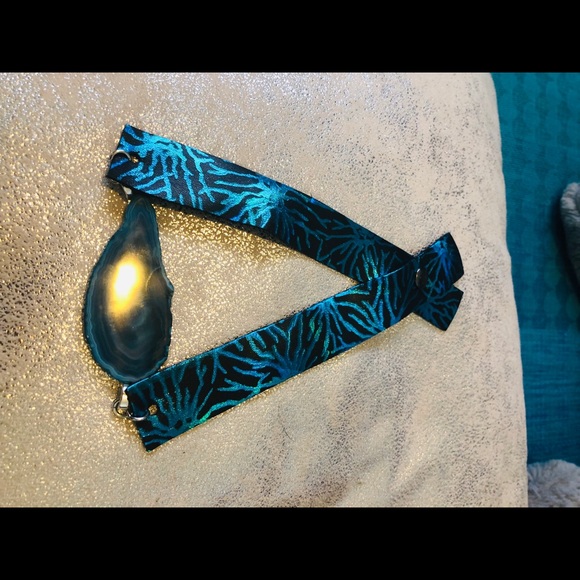 Blue agate holographic necklace - Picture 4 of 6